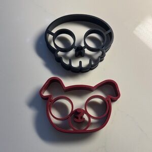 Skull and Dog Egg molds, silicone, kids eating trick! EUC